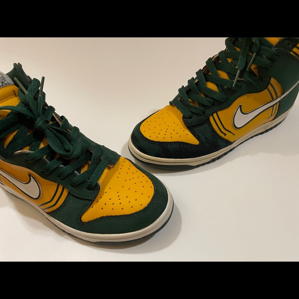 Nike - Picture 2 of 3